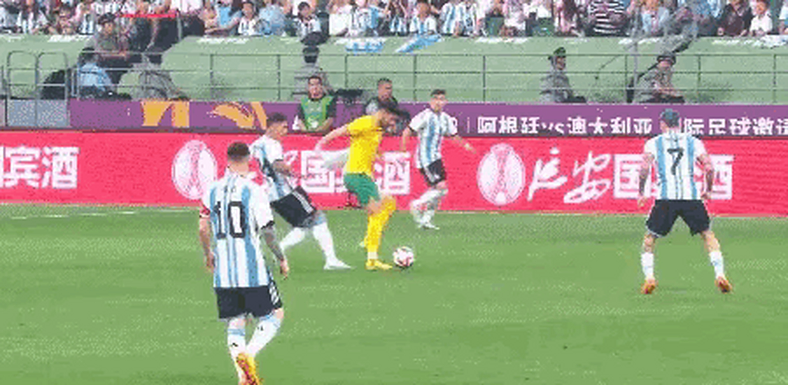 梅西重要时刻夺冠，澳大利亚队带队取胜！